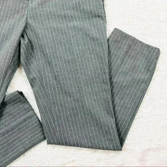 Adrienne Vittadini Gray Rayon Pin Stripe Flat Front Fitted Slim Ankle Pants (6) - Picture 3 of 14